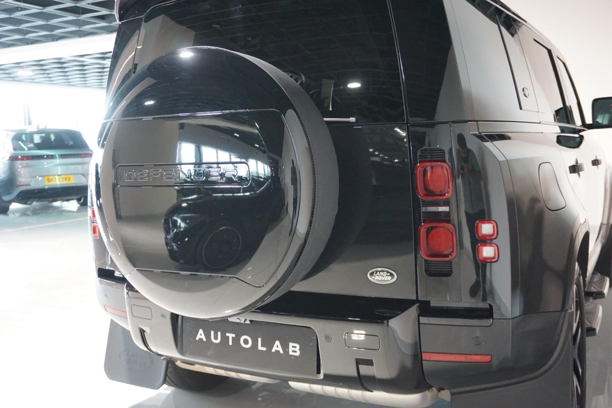 Land Rover Defender 110 3.0 D300 MHEV HSE SUV 5dr Diesel Auto 4WD Euro 6 (s/s) (300 ps)